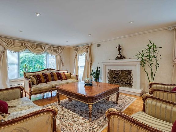 5th image of 9 Woodhill Ln