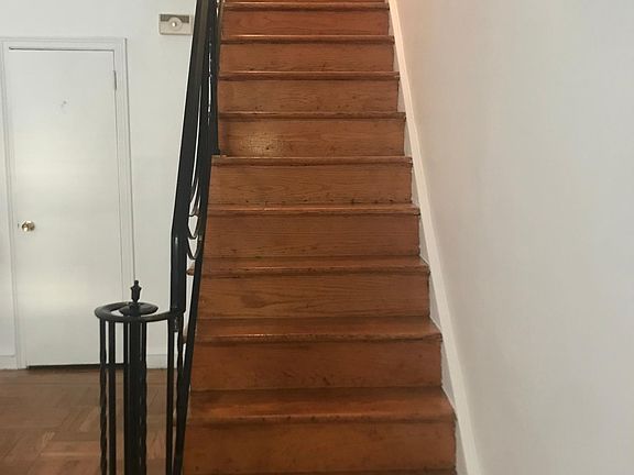 2nd image of 4201 Oakmont St