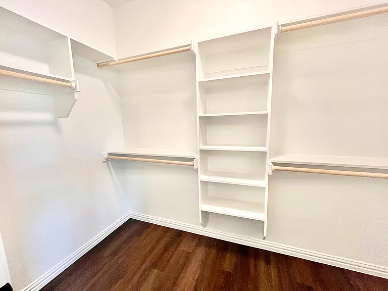 329 E Nelson St — Photo 9