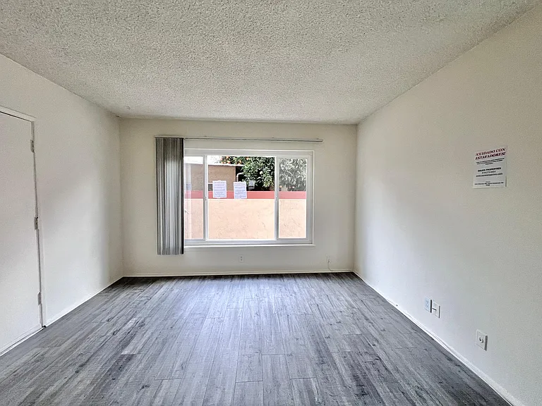 234 W Elm Ave #D — Photo 15