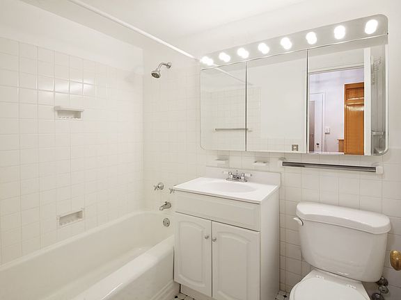 4th image of 135 E 54th St APT 9A