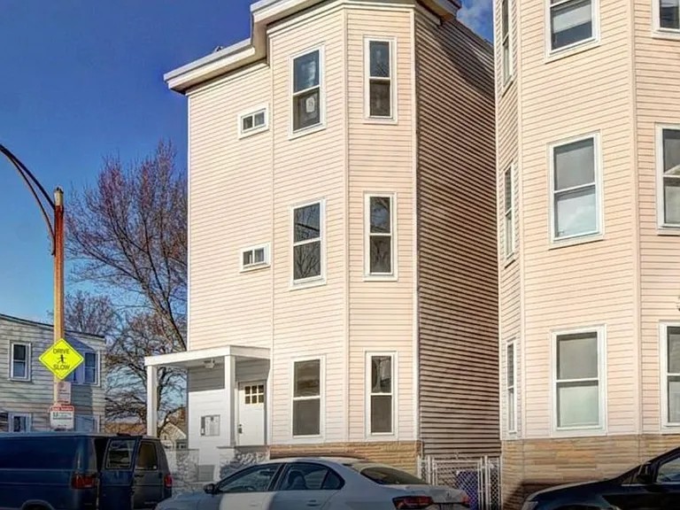 70 Wordsworth St #1 — Photo 14
