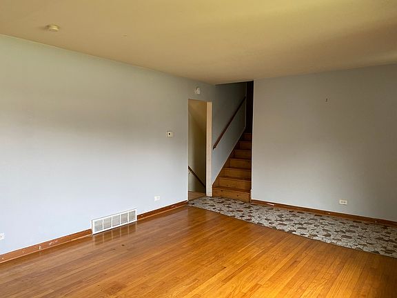 3rd image of 15536 S Park Ave