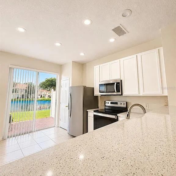 5269 Paradise Cay Cir — Photo 12