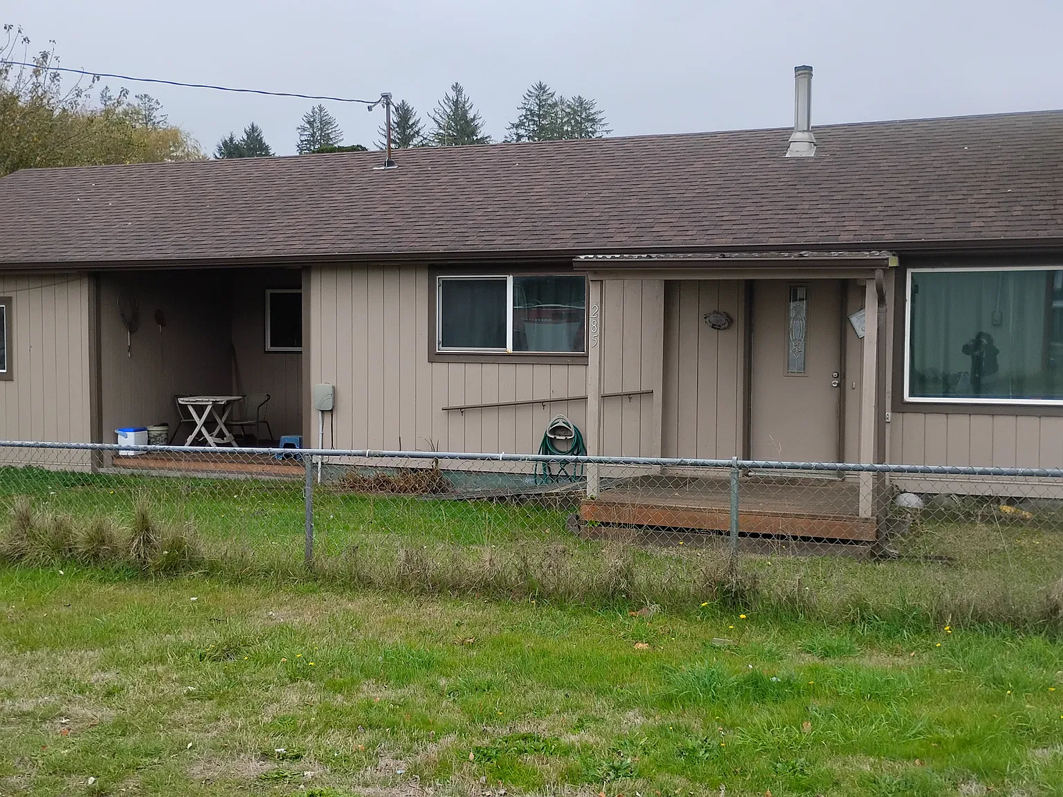 285 NW Spruce St — Photo 1