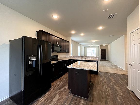 5th image of 1224 Waggoner Dr