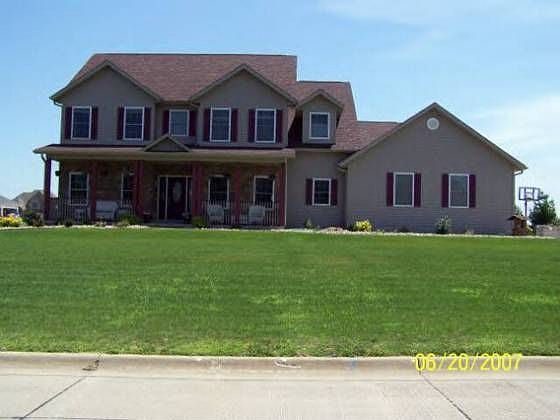 1st image of 900 Canterbury Dr