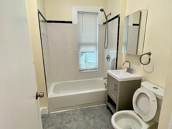 5th image of 22 Anita Ter Floor 2