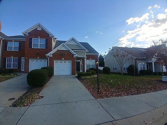 2nd image of 1023 Parkland Pl