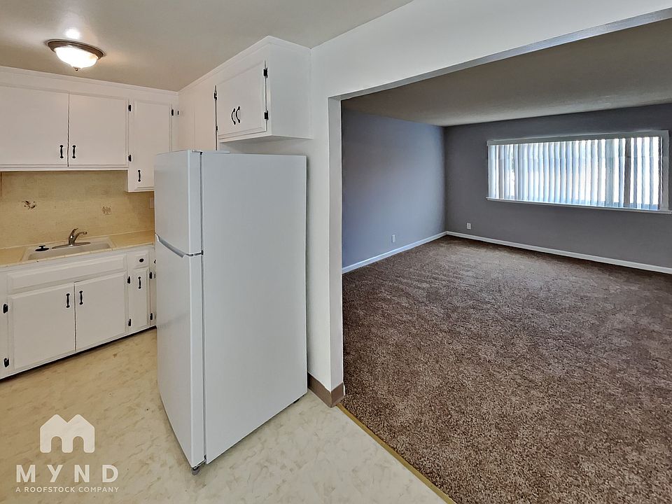 1st image of 874 Burbank Dr APT 3