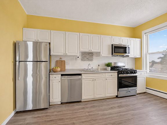 3rd image of 793 Main St APT 5