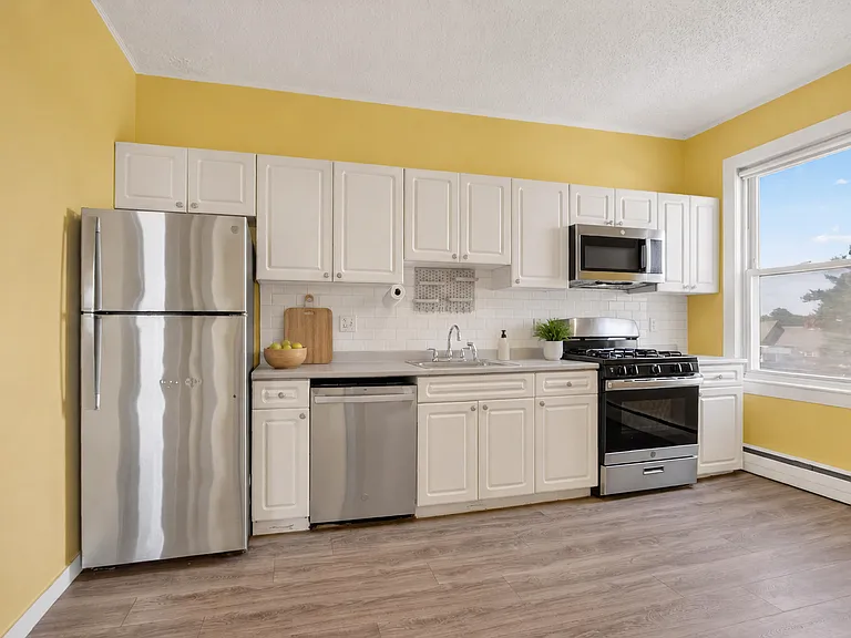 793 Main St #5 — Photo 3