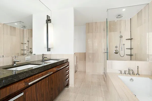 Rented by New York Casas Ltd. | media 12