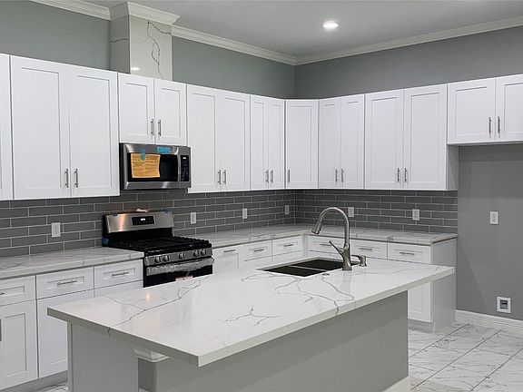 5th image of 3002 Lake Breeze Ln