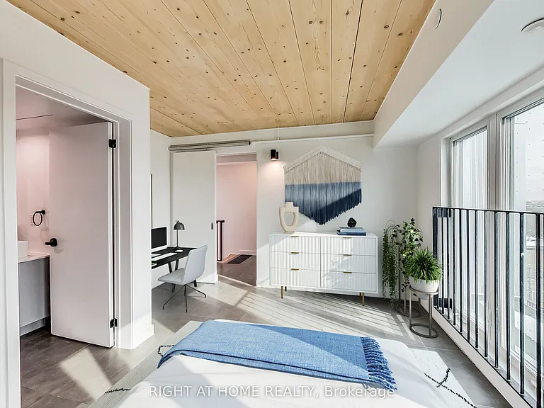 1602 Queen St E #PENTHOUSE — Photo 15