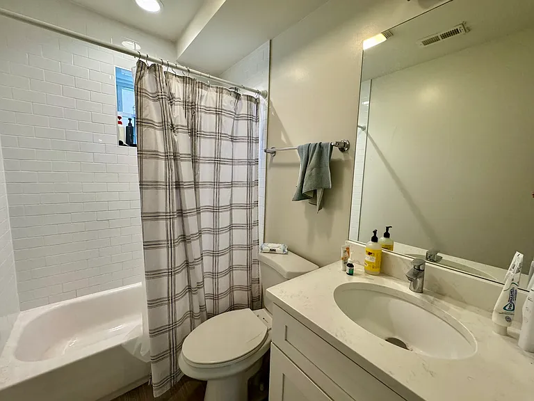 2020 W Division St #2 — Photo 16