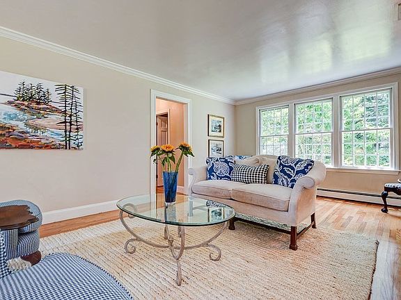 5th image of 83 Belcher Dr