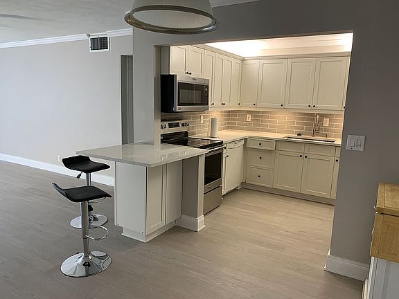 4th image of 6353 Bay Club Dr APT 1