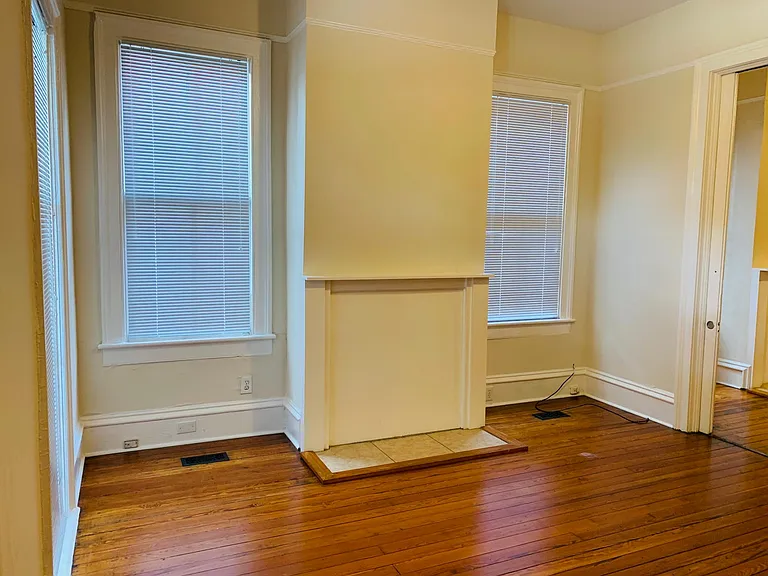 903 Montgomery St — Photo 29