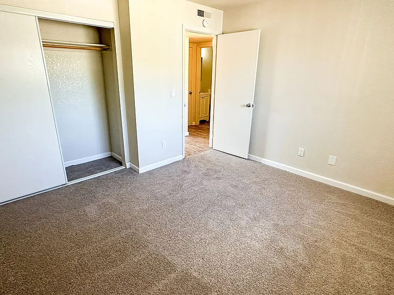 Mountain Vista Apartments — Photo 37
