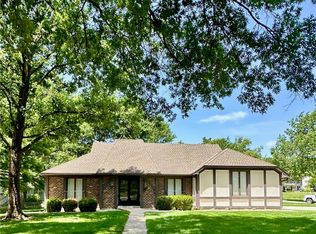12820 Sagamore Rd, Leawood, KS 66209
