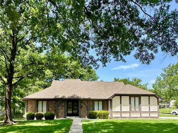12820 Sagamore Rd, Leawood, KS 66209