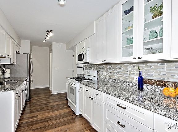 5th image of 12 Wildwood Ct