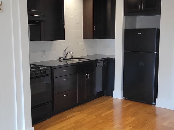 2nd image of 1413 Queen Anne Ave N #12