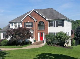 31 Redwood Rd, Denville, NJ 07834