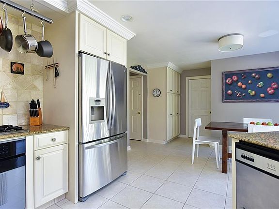 3rd image of 4082 Sugarbush Dr
