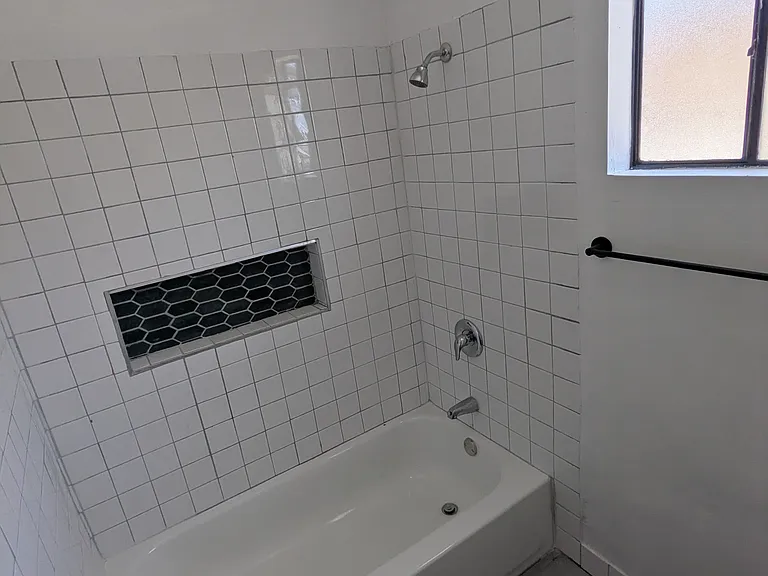 9236 California Ave — Photo 4