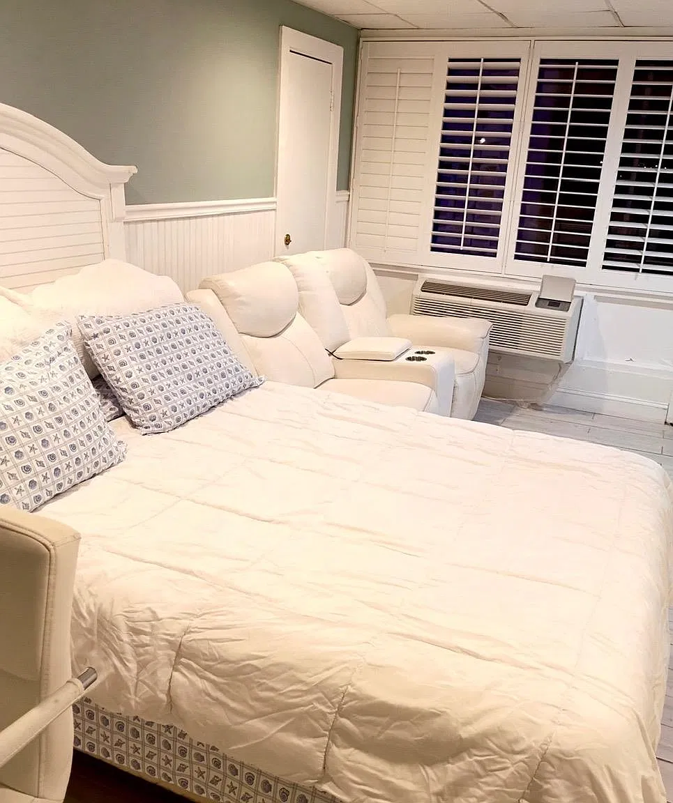 Studio, 1.0 bath, 330 sqft, $1,500 — Photo 2