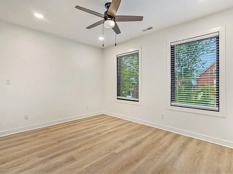327 E Ann St — Photo 2