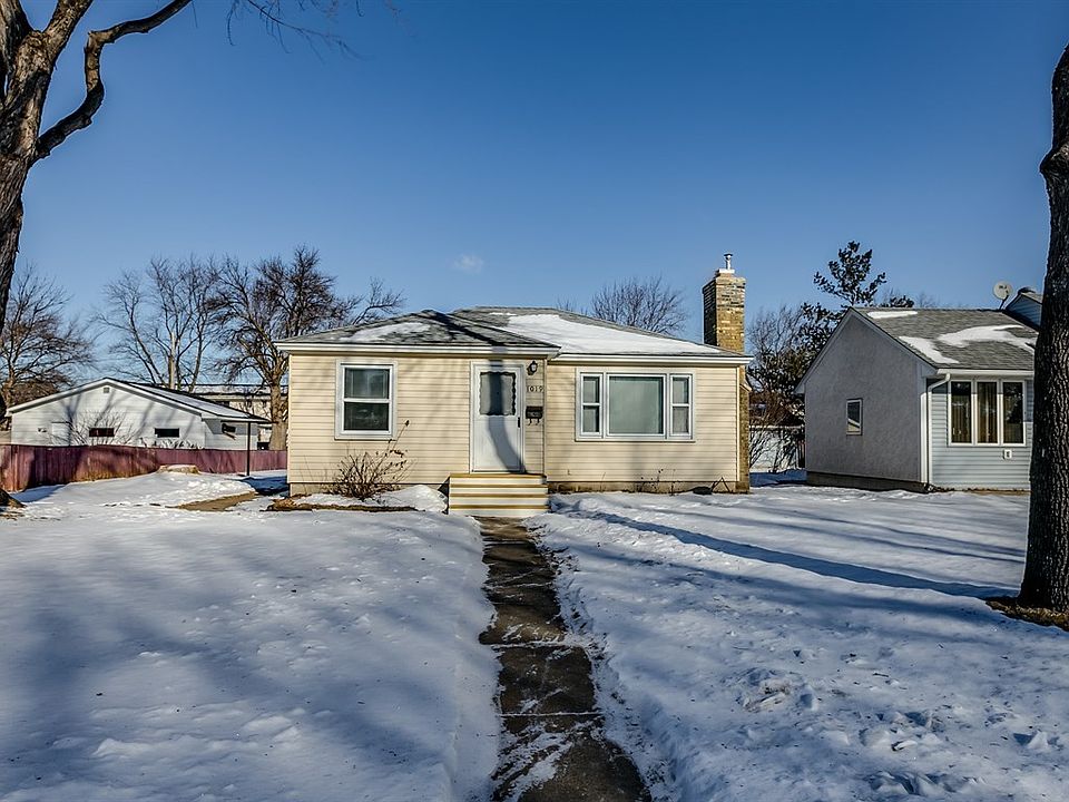 1019 3rd Ave E, Shakopee MN 55379
