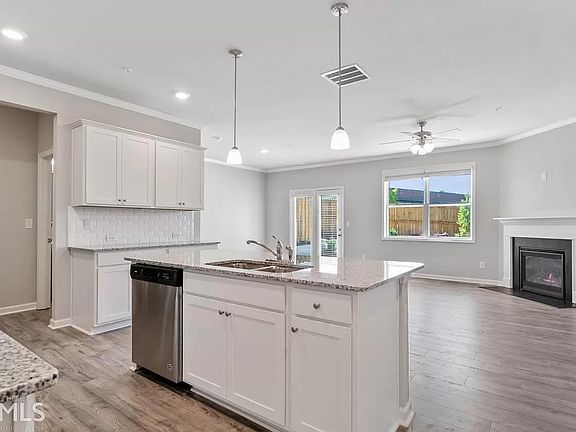 3rd image of 737 Woodstock Grove Dr