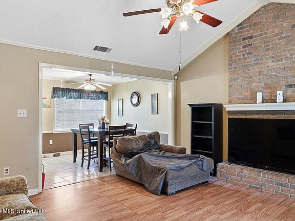 5th image of 239 Walnut Ridge St