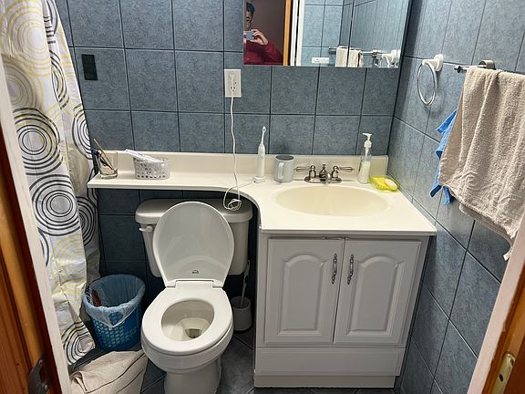 5th image of 8048 90th Ave #2B