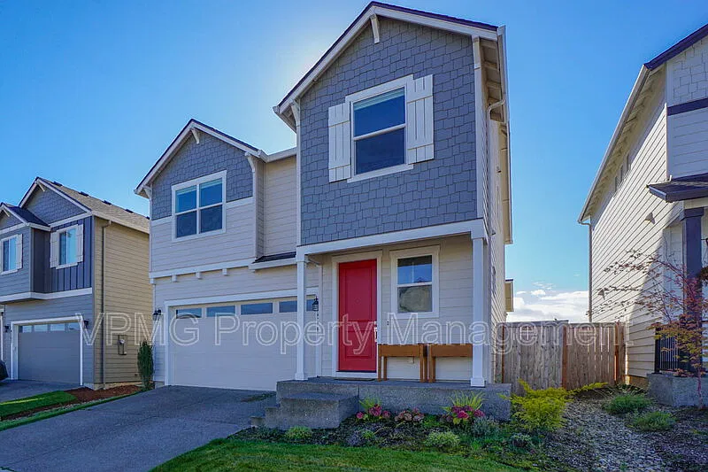 4 bed, 2.5 bath, 2114 sqft, $2,995 — Photo 3