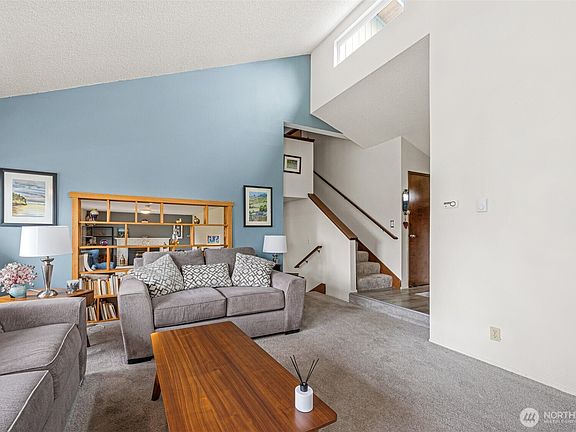 4th image of 1011 43rd Street NW