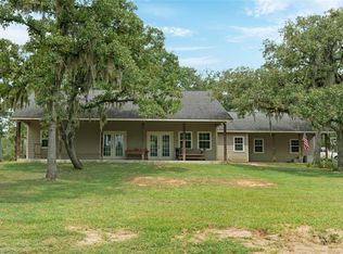 1011 Bow Ln, Columbus, TX 78934