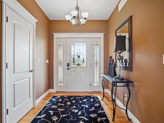 3rd image of 630 8th Avenue Ct SW
