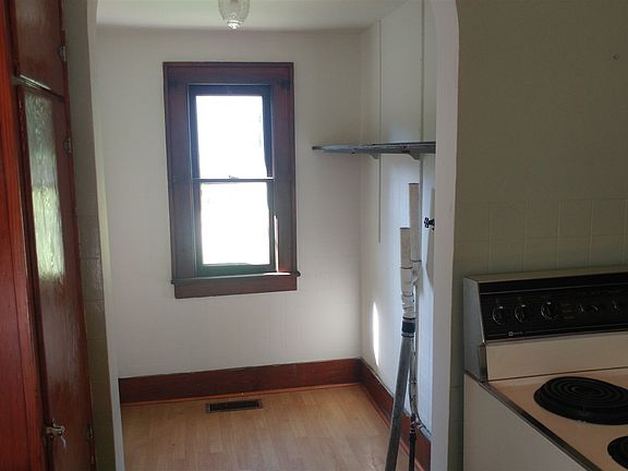 5th image of 508 Hanna St