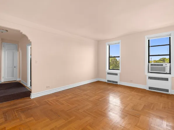 1710 Avenue H image 2 of 8