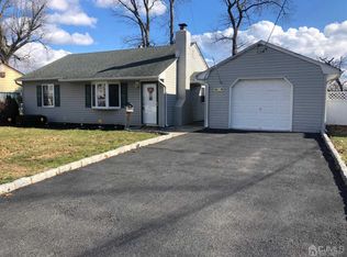 18 Crescent Rd, Edison, NJ 08817