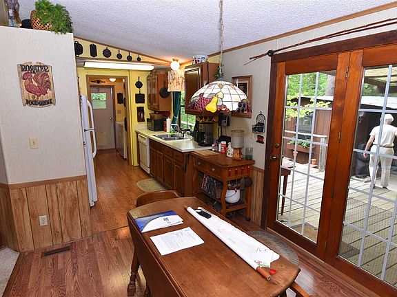 4th image of 211 Sunny Brook Ln