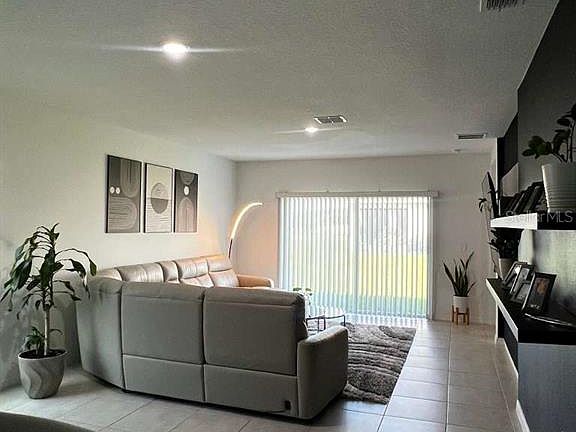 3rd image of 205 Acorn Rd