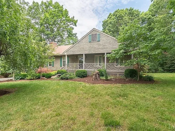 1203 Heritage Ct, Bedford, VA 24523