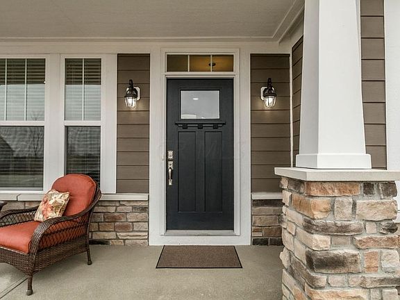 3rd image of 140 Pickerington Ponds Dr
