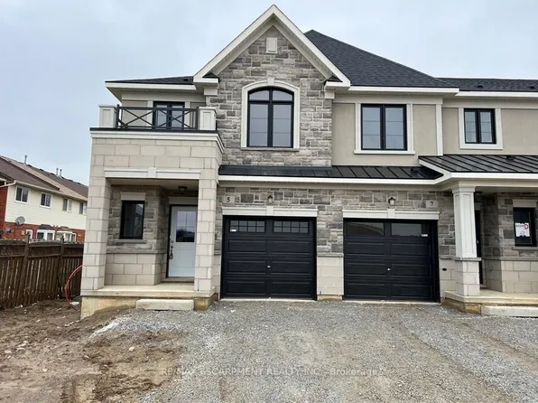 5 Genoa Dr, Hamilton, ON L9B 2X7