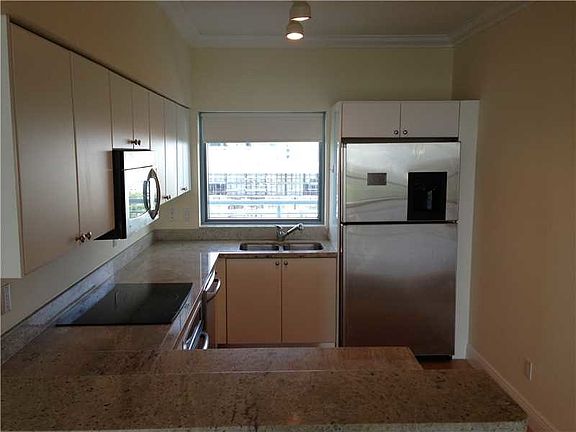 3rd image of 601 NE 36th St APT 02103